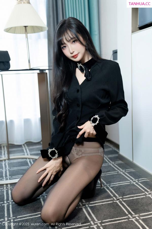   [XiuRen]高清写真图 2025.02.21 No.9918 樱桃小阑子 黑丝美腿第27张图片
